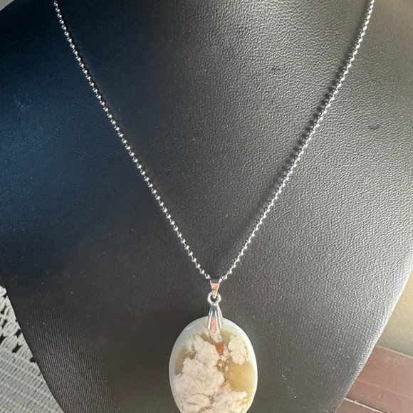 Flower Agate Round/Oval Pendant Necklace - Picture 6 of 10